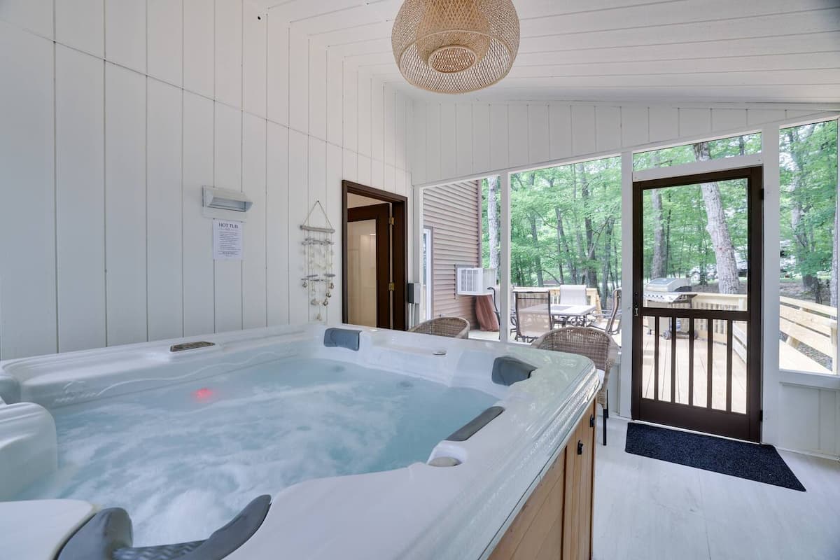 Poconos Retreat hot tub
