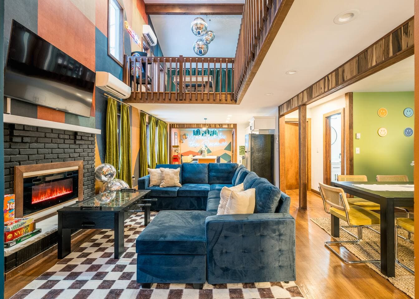 5BR Family Cabin with Arcade, Vinyl & Poker